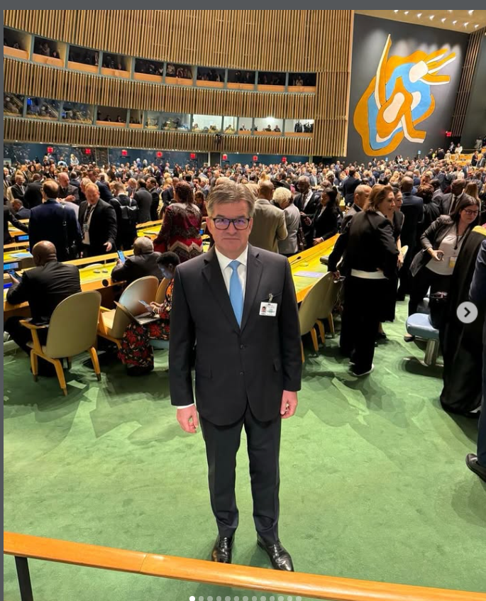 Miroslav Lajčák renunță la postul de consilier pentru securitate națională al premierului slovac, după implicarea sa în scandalul Epstein Miroslav Lajčák, unul dintre cele mai importante cadre diplomatice ale Slovaciei, și-a prezentat oficial demisia din poziția de consilier pentru securitate națională al premierului Robert Fico, după apariția numelui său în documente recente publicate de Departamentul de Justiție al Statelor Unite, legate de controversatul caz Jeffrey Epstein