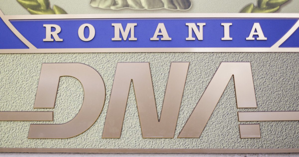 Fosta contabilă a Ministerului Afacerilor Externe, acuzată de plăți ilegale de aproape 8,5 milioane lei Lavinia-Daniela Păune, fostă angajată la Direcția Salarizare din Ministerul Afacerilor Externe, a fost pusă sub control judiciar pe cauțiune, fiind acuzată de procurorii anticorupție că a efectuat plăți ilegale de salarii timp de 15 ani