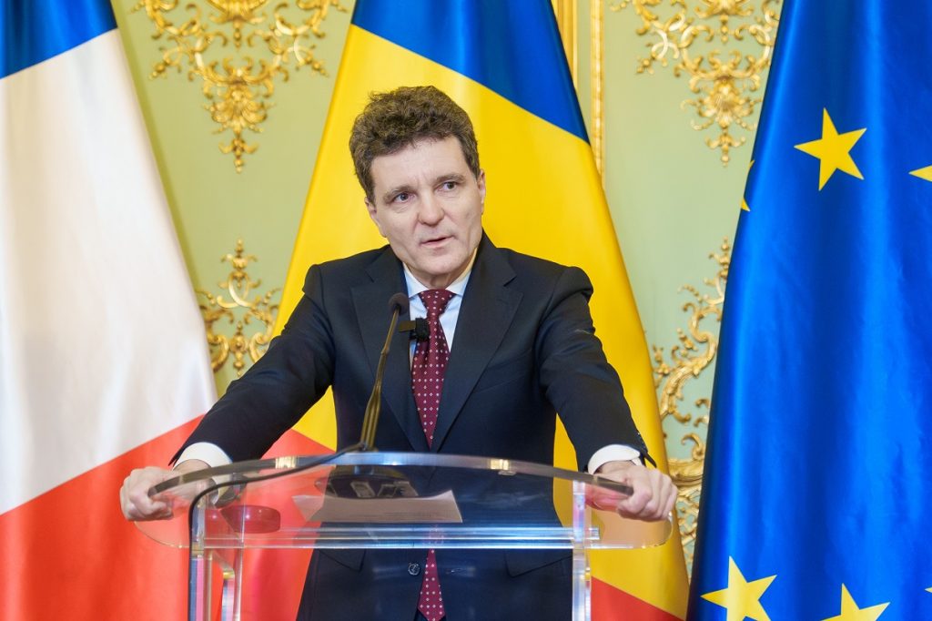 Președintele României a ales Focșaniul pentru a marca un moment istoric al educației locale, prin vizita sa la Colegiul Național „Unirea” din oraș și ceremonia de decorare a instituției cu ocazia celor 160 de ani de existență