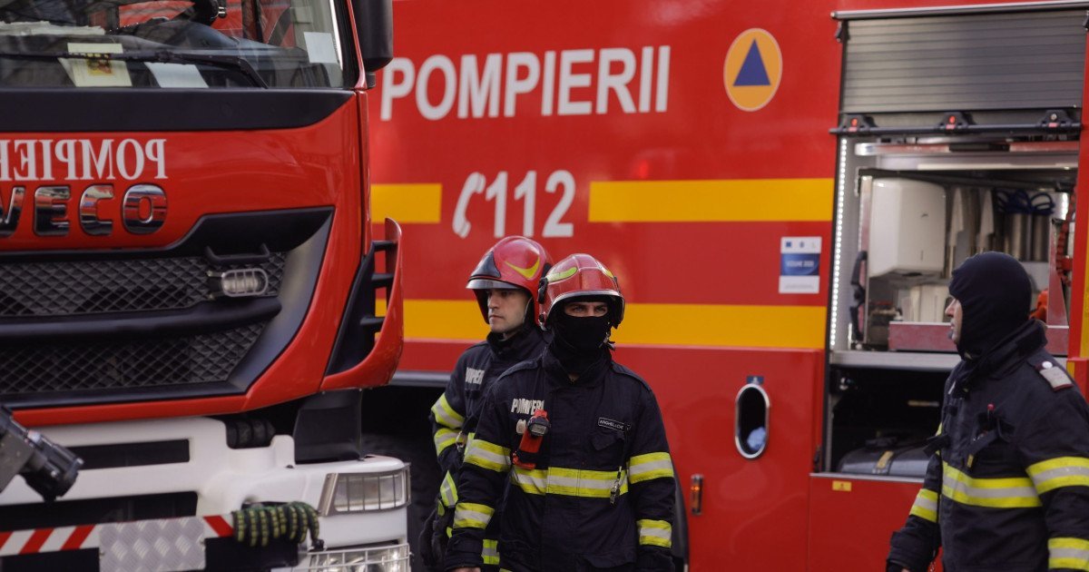 Incendiu devastator în Brașov: Un adolescent de 16 ani a fost găsit mort Un tragic incident a avut loc luni dimineață în localitatea Satul Nou, județul Brașov, unde un adolescent în vârstă de 16 ani a fost găsit mort într-o locuință cuprinsă de flăcări