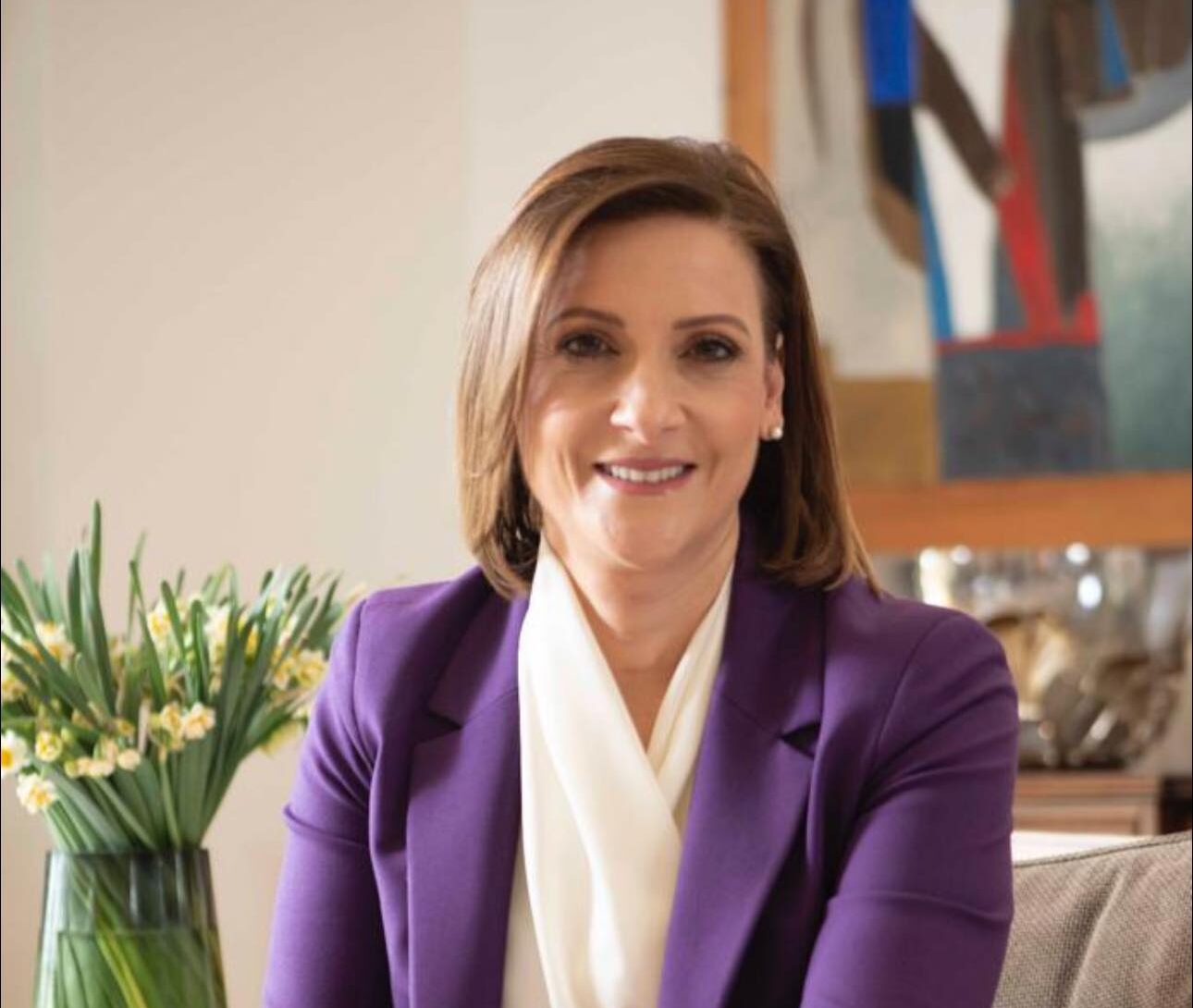 Prima doamnă a Ciprului, Philippa Karsera, și-a anunțat demisia din comitetul de conducere al unui fond caritabil, într-un context tensionat de acuzații de corupție care au zguduit scena politică a insulei