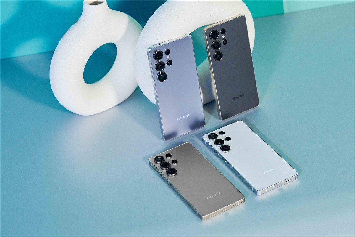 În ultimele zile ale anului 2025, Samsung a stârnit interesul pasionaților de tehnologie prin decizia surprinzătoare de a nu majora prețurile pentru seria Galaxy S26, în ciuda creșterii constante a costurilor componentelor hardware esențiale