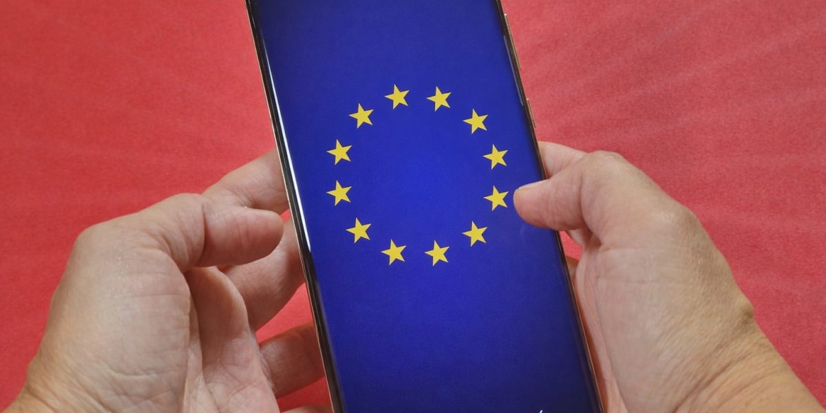 Telefoane-mobile-update-android-lege-UE.jpg - ReactiveNews