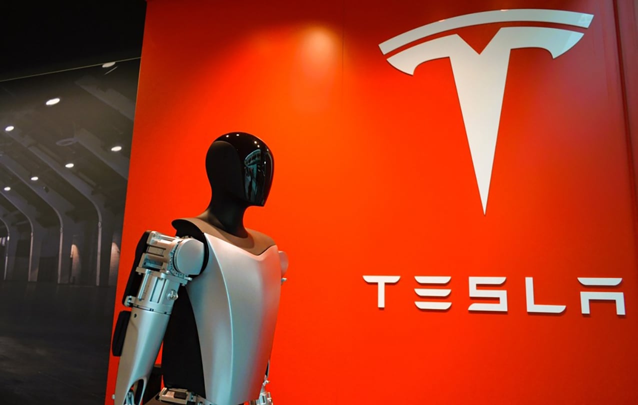 Elon Musk a făcut din nou valuri la Forumul Economic Mondial de la Davos, revenind pe scena globală pentru a împărtăși cele mai ambițioase planuri ale sale pentru viitorul tehnologiei și al industriei robotice