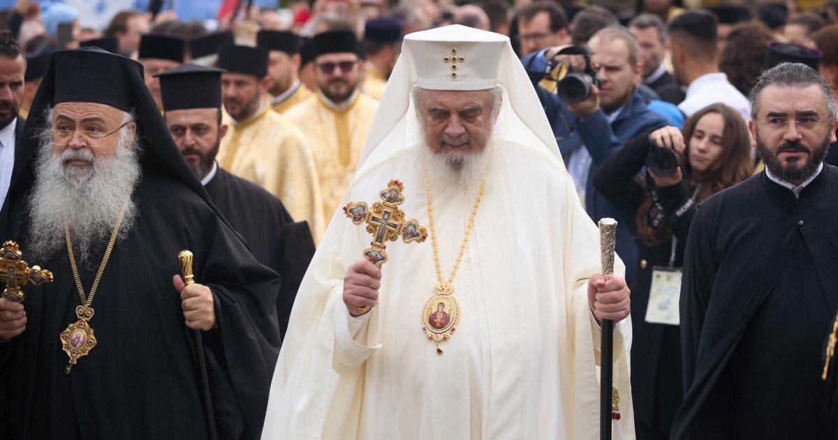 Catedrala Patriarhală din București: Slujba de Bobotează cu 10.000 de litri de Agheasmă Mare Credincioșii ortodocși din România sărbătoresc astăzi Botezul Domnului, o ocazie deosebită în calendarul liturgic ortodox, marcată printr-o ceremonie solemnă la Catedrala Patriarhală din București