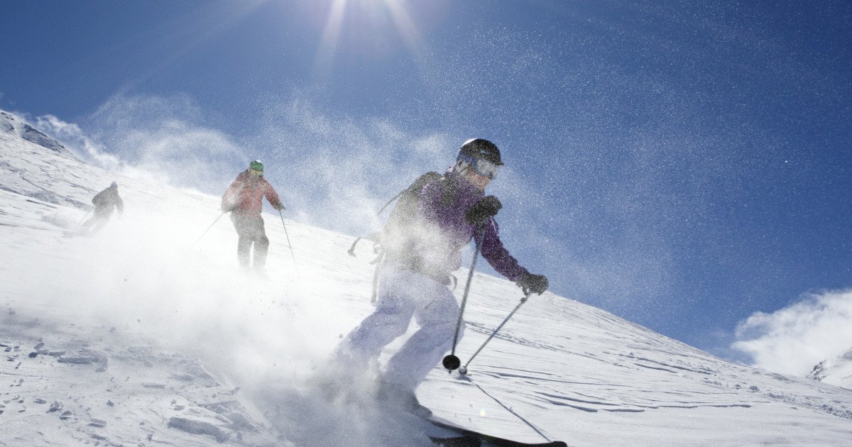 Stațiunile montane, aglomerate, dar periculoase: Avertismentul salvamontiștilor după valul de accidente În Poiana Brașov, weekendul acesta se preconizează a fi unul extrem de aglomerat, cu pârtii pline de turiști entuziasmați să se bucure de sporturile de iarnă