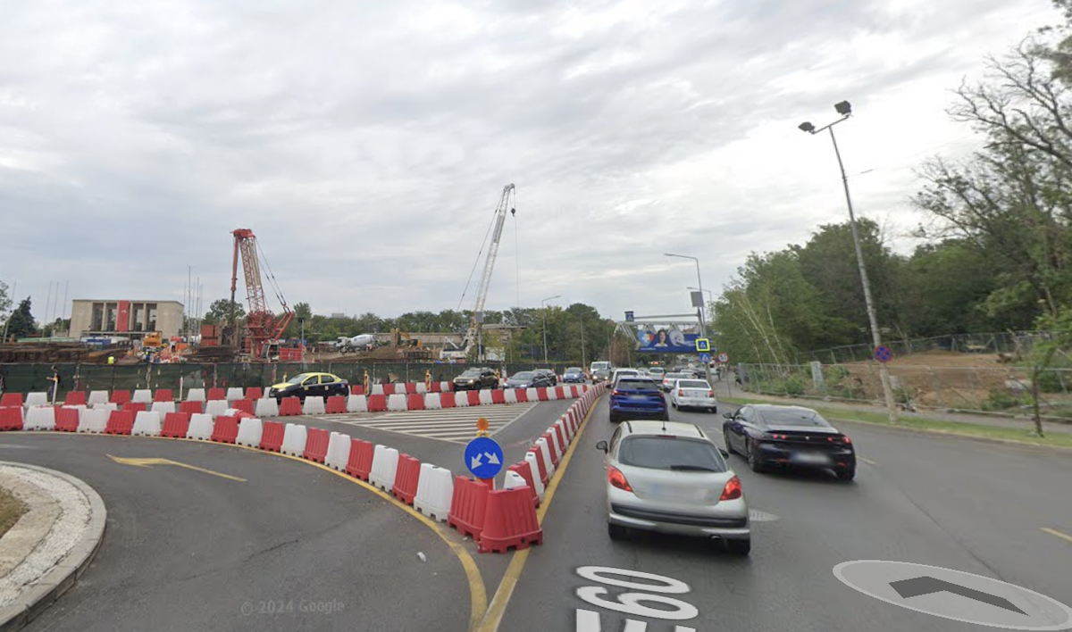 Traficul rutier pe DN1, una dintre cele mai aglomerate și circulare artere din România, devine tot mai destabilizat, după o serie de accidente ce par a fi generate în principal de semnalizarea inadecvată a șantierului pentru Magistrala 6 de metrou, care se construiește la intrarea în Capitală