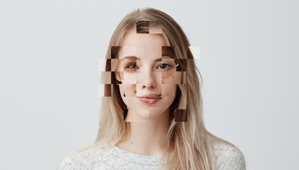 Deepfake-urile, tehnologii care permit crearea de imagini și videoclipuri false extrem de realiste, devin tot mai sofisticate și accesibile