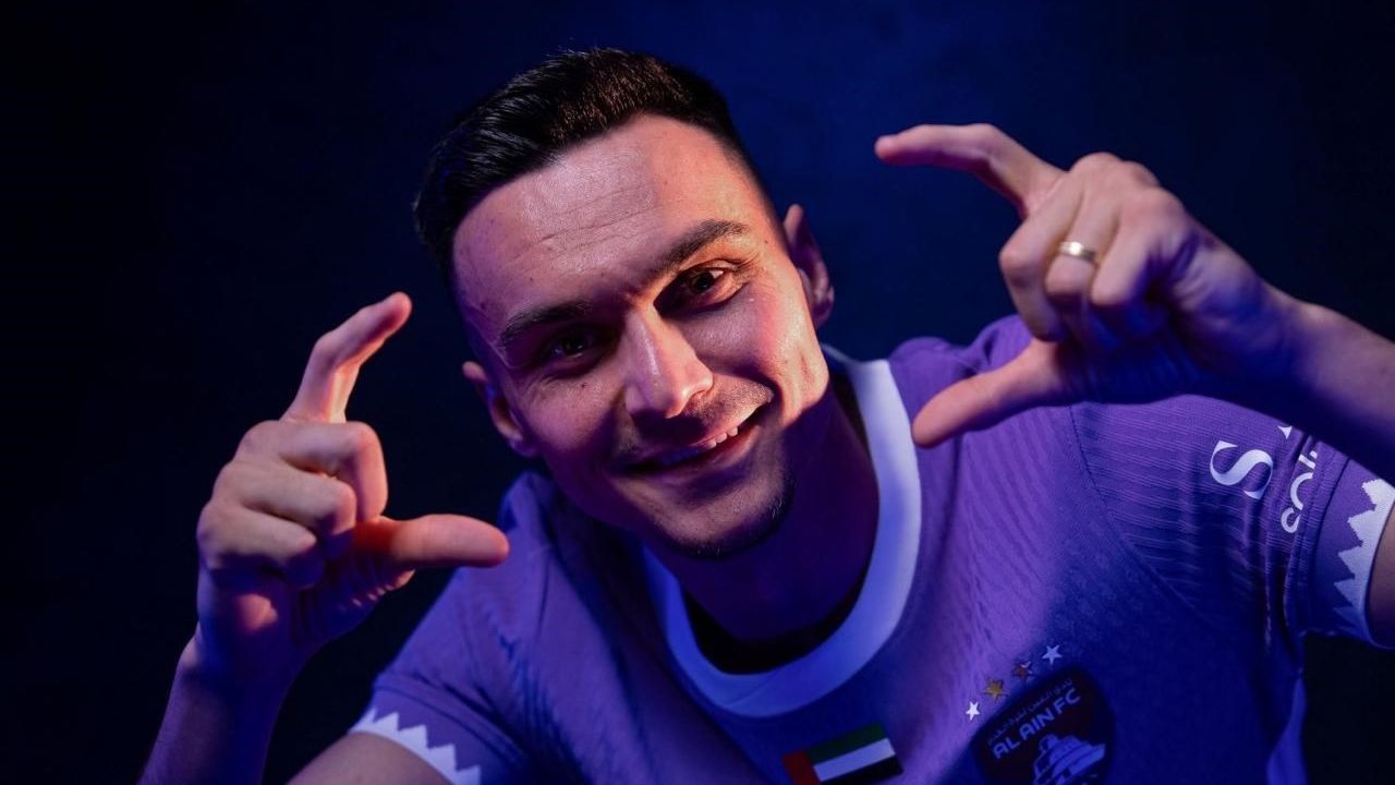 Visul arab al lui Adrian Șut: Contract de top cu Al-Ain Fostul mijlocaș al FCSB-ului, Adrian Șut, îmbracă noua sa echipă, Al-Ain, liderul din Emiratele Arabe Unite, trăind astfel visul multor fotbaliști de pretutindeni