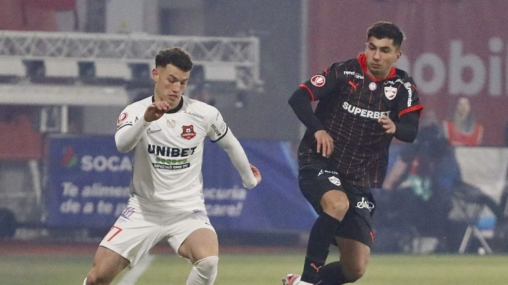 Hermannstadt și Dinamo se duelează în Superligă Astăzi, la ora 20:00, pasionații fotbalului din România au ocazia să urmărească un meci deosebit de important în Superligă, în care echipa locală Hermannstadt întâlnește formația Dinamo București