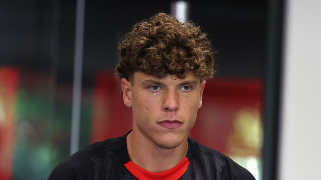 Lovitura Iernii: Transferul Surpriză în Superliga Într-o mișcare care promite să zguduie din temelii iarna aceasta, o echipă de top din Superliga României a realizat un transfer de marcă