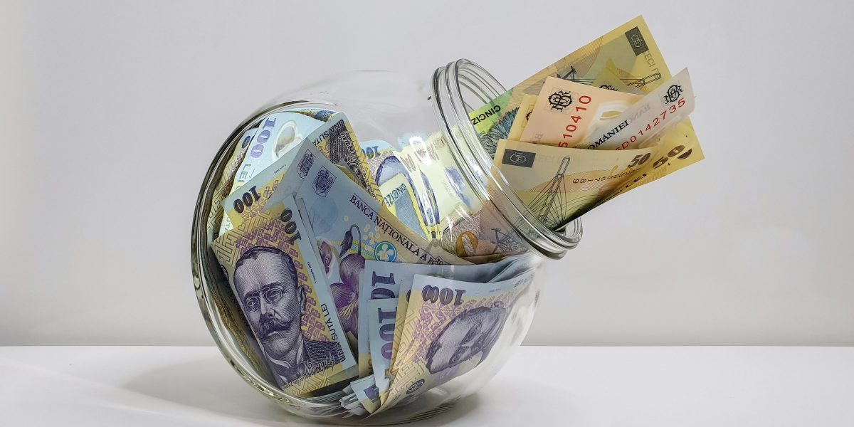 bani-lei-tezaur-dreamstime.jpg - ReactiveNews