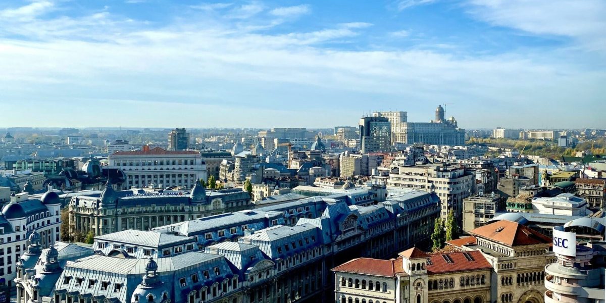 crown-fj81-DnmwVI-unsplash-scaled-e1769778537466.jpg - ReactiveNews