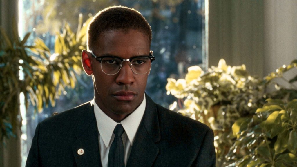 Roger Ebert critică un Oscar care a „furat” victoria lui Denzel Washington