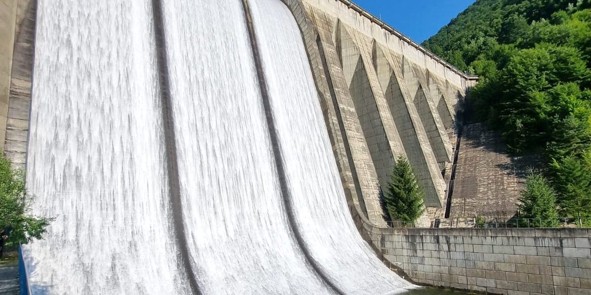 deversari-controlate-baraj-gura-raului-z9bc.jpeg - ReactiveNews