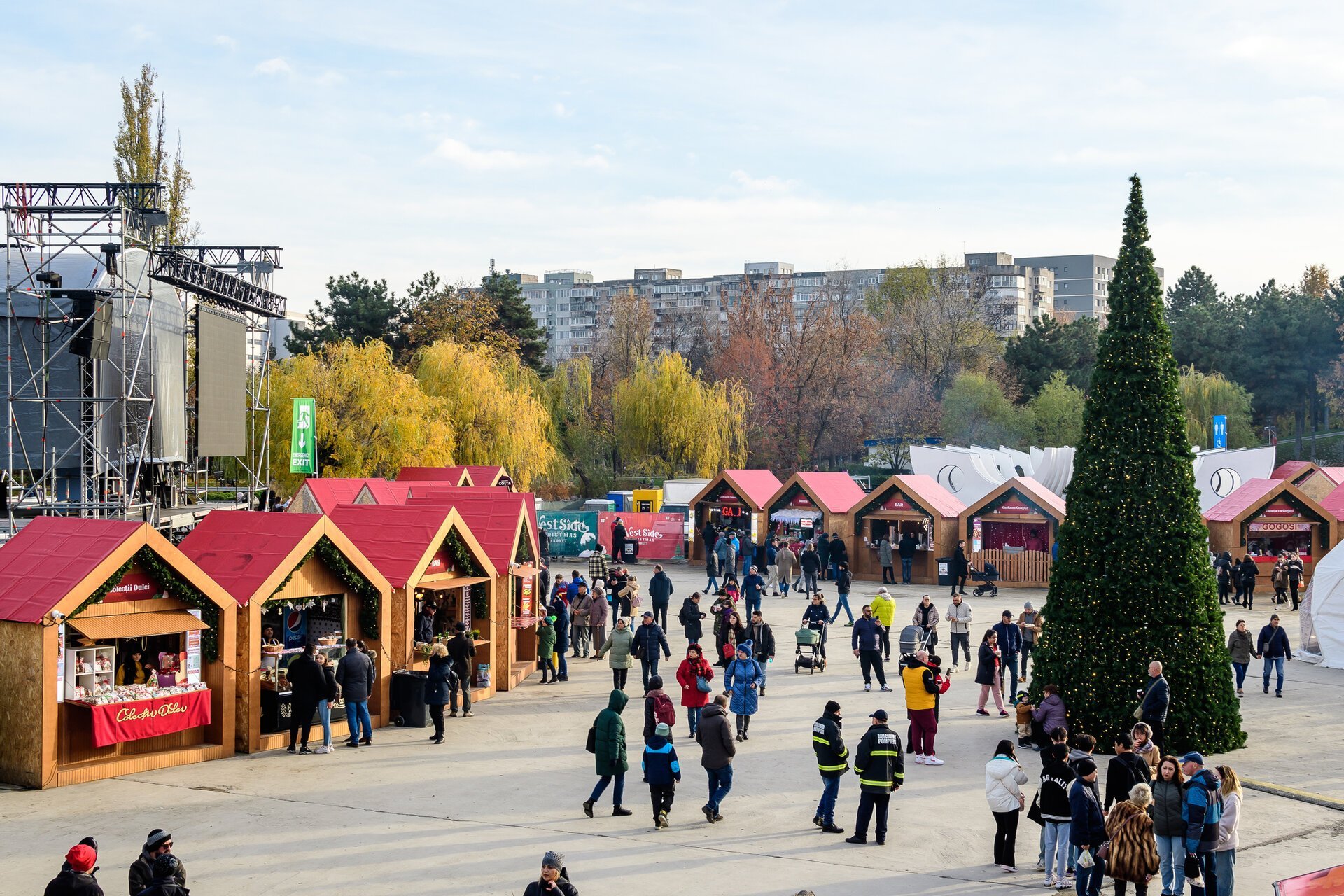 Iarna României: Fenomene extreme dispar în tăcere Iarna care, în trecut, aducea episodic viscoluri nemiloase, se transformă pe zi ce trece într-un spectru tot mai îndepărtat