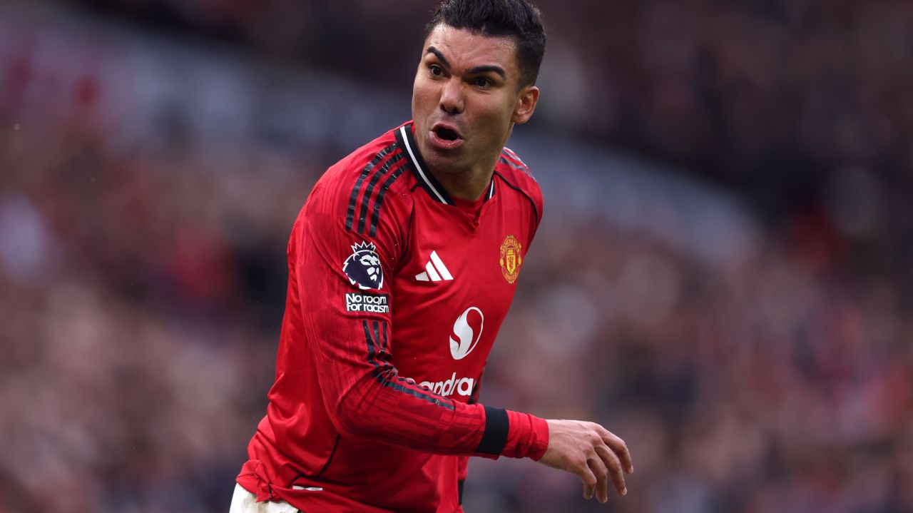 Casemiro, moment crucial pentru cariera sa la Manchester United Mijlocașul defensiv al echipei Manchester United, Casemiro, a trăit o săptămână plină de emoții, marcând o etapă importantă în cariera sa