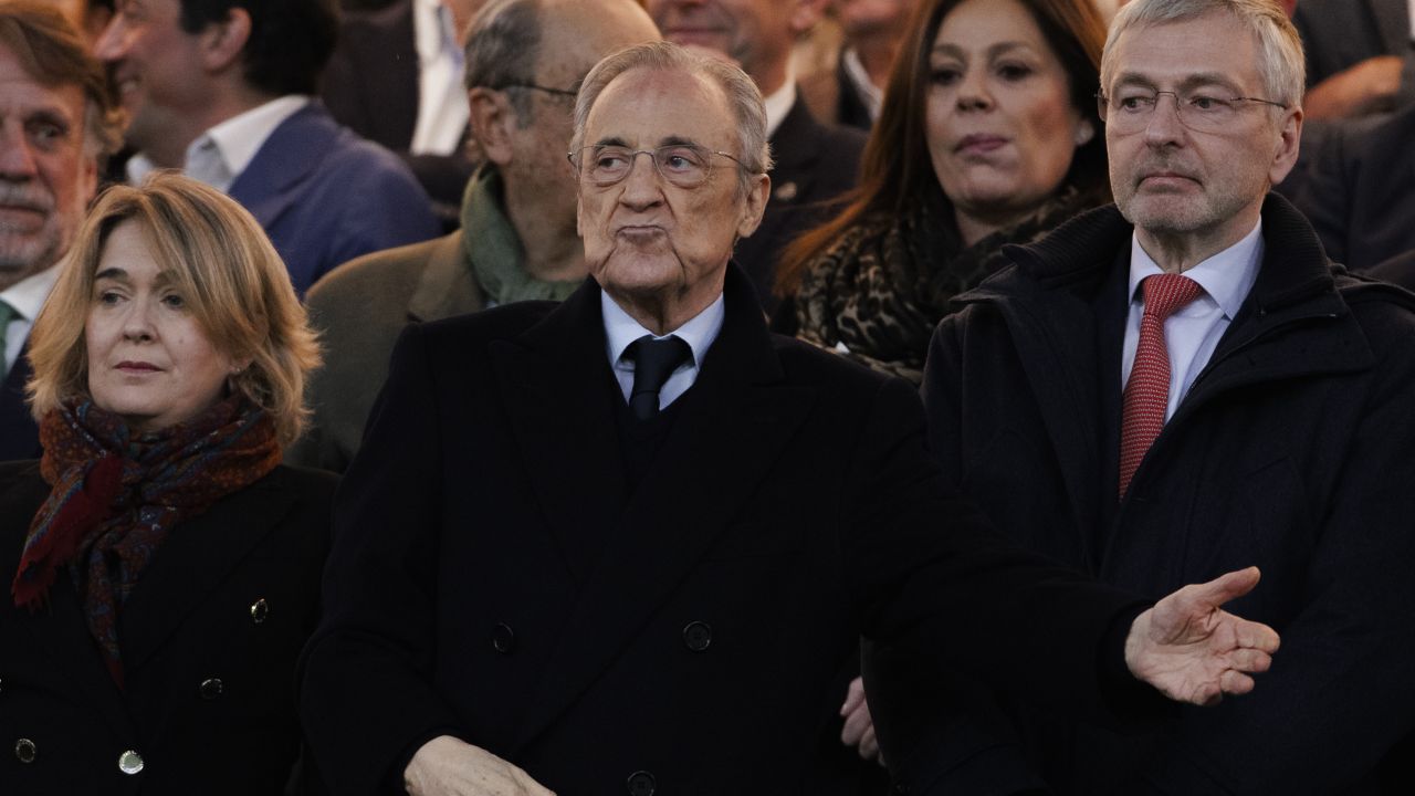 Florentino Perez ia inițiativa la Real Madrid: discuții cruciale cu starurile echipei Situația de la Real Madrid este mai tensionată ca niciodată, iar președintele clubului, Florentino Perez, a decis să intervină direct pentru a îndrepta lucrurile