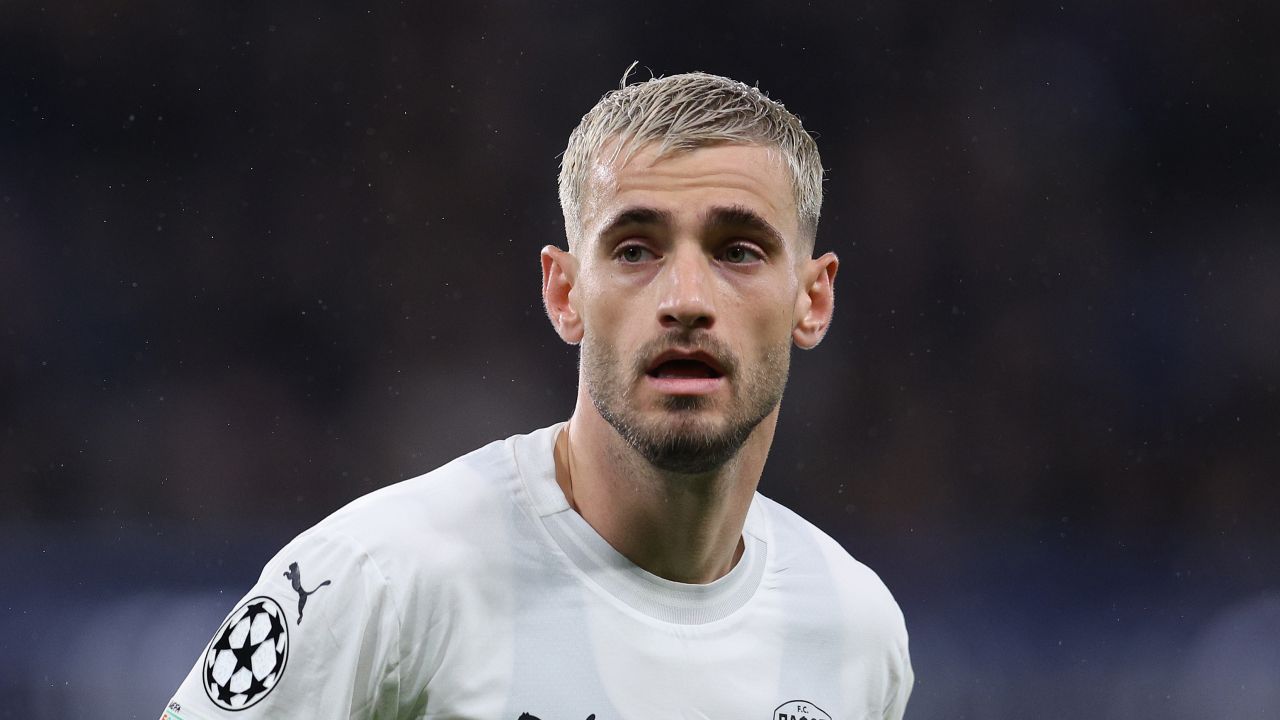 Vlad Dragomir strălucește în victoria convingătoare a Pafos Echipa cipriotă Pafos a obținut o victorie impresionantă cu 4-1 în fața celor de la Slavia Praga, un rezultat ce subliniază nu doar forța echipei, ci și contribuția esențială a românului Vlad Dragomir