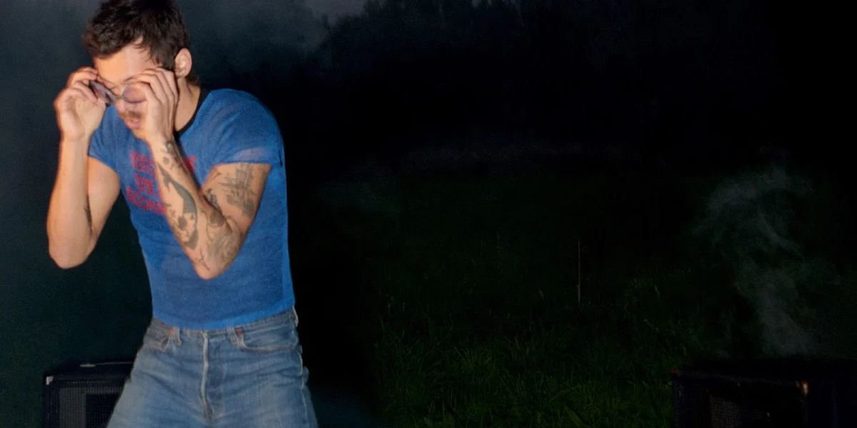 harrystyles-kissallthetime-crop.jpg.webp.webp - ReactiveNews