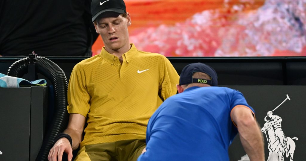 Jannik Sinner trece prin momente dificile, dar avansează în turul trei la Australian Open Jannik Sinner, numărul doi mondial, a reușit să își păstreze titlul de favoritul turneului australian, după o confruntare dramatică cu americanul Eliot Spizzirri