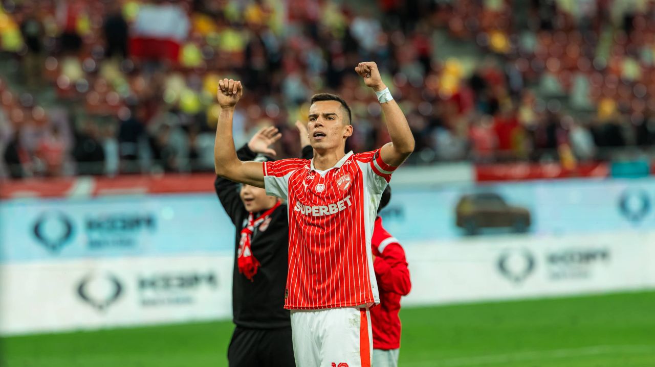 Dinamo visează la titlu după un start promițător în campionat Într-un sezon plin de provocări și emoții, echipa de fotbal Dinamo București, actualmente pe locul patru în Liga 1, se află la doar două puncte distanță de liderul Universitatea Craiova