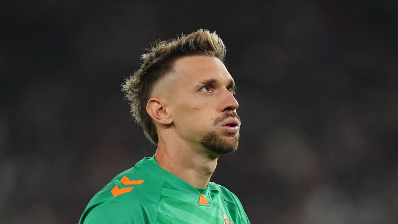 Ionuț Radu, din nou erou: Parada decisivă la lovitura de pedeapsă Portarul român Ionuț Radu a demonstrat din nou că este un stâlp de neclintit în echipa sa, Celta Vigo, având o prestație remarcabilă în meciul de sâmbătă