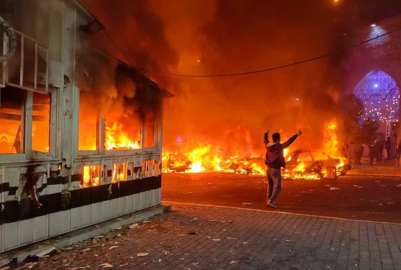 Britania a evacuat personalul diplomatic din Iran în contextul tensiunilor crescânde cu Statele Unite Britania a decis miercuri să evacueze complet echipa diplomatică de la ambasada sa din Iran, după o evaluare strictă a riscurilor de securitate
