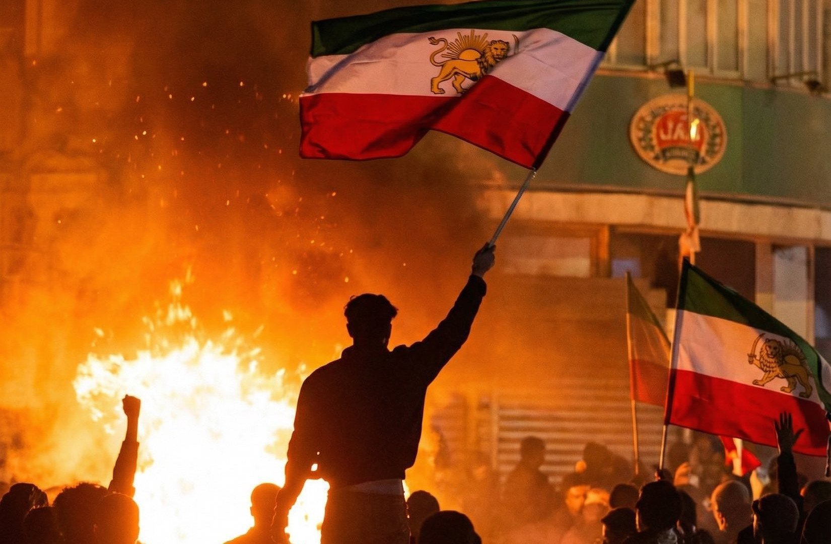 Autoritățile spaniole cultivă o alertă fără precedent pentru cetățenii săi aflați în Iran, după ce rapoartele indică o escaladare a represaliilor împotriva protestatarilor din această țară, într-un context de tensiuni interne și represalii dure din partea regimului islamic