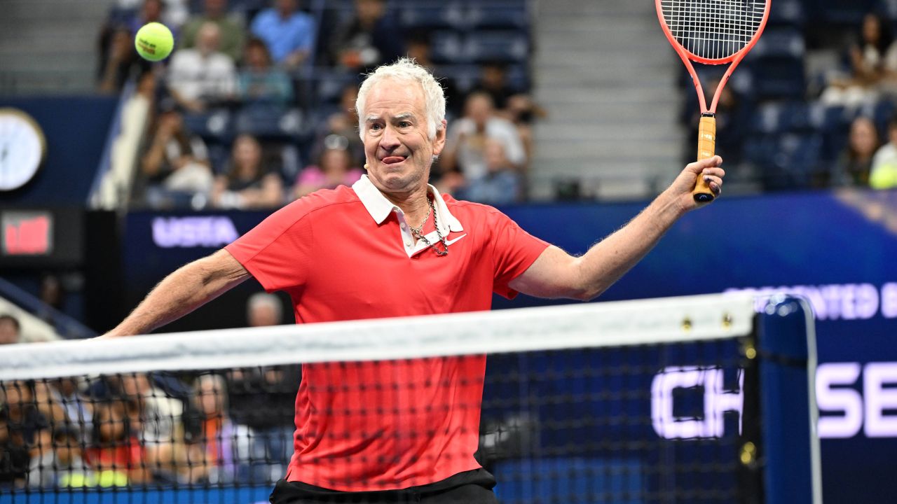 McEnroe: Djokovic, Beneficiar al Norocului în Drumul Spre Semifinale Australian Open 2026 a fost marcat de momente tensionate și meciuri dramatice, dar pentru Novak Djokovic, drumul spre semifinală a fost pavat cu câteva întâmplări neprevăzute care i-au adus avantaj