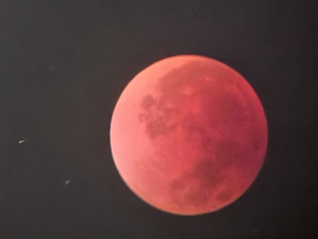 Cerul va fi scena unor spectacole astronomice de neuitat în 2026, cu estrade pline de lumină, roiuri spectaculoase de meteori și eclipse totale impresionante