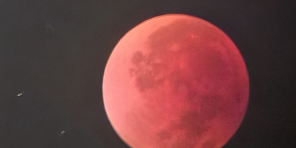 luna-sangerieeclipsa-3.jpeg - ReactiveNews