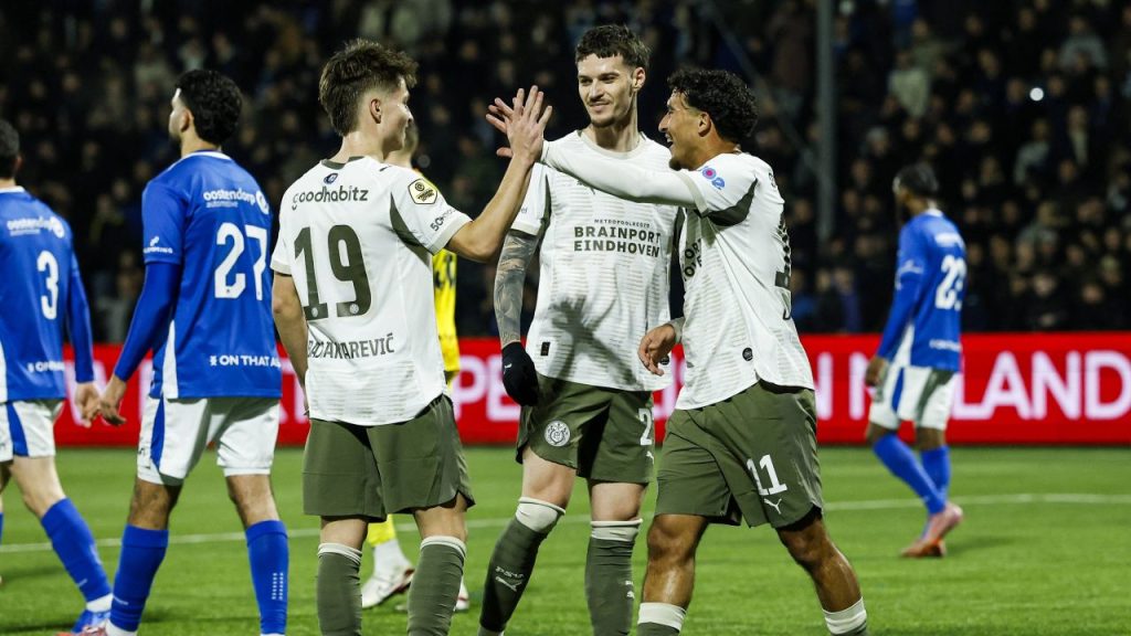 Dennis Man, din nou eroul de la PSV Eindhoven Dennis Man a demonstrat odată în plus că este un jucător de top, având o contribuție semnificativă în victoria echipei PSV Eindhoven din ultima rundă de campionat