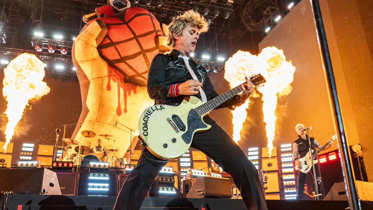 Super Bowl 60 va fi deschis de Green Day în stil mare Super Bowl-ul, evenimentul sportiv de referință al anului, va celebra anul acesta 60 de ani de istorie cu o deschidere pe măsură
