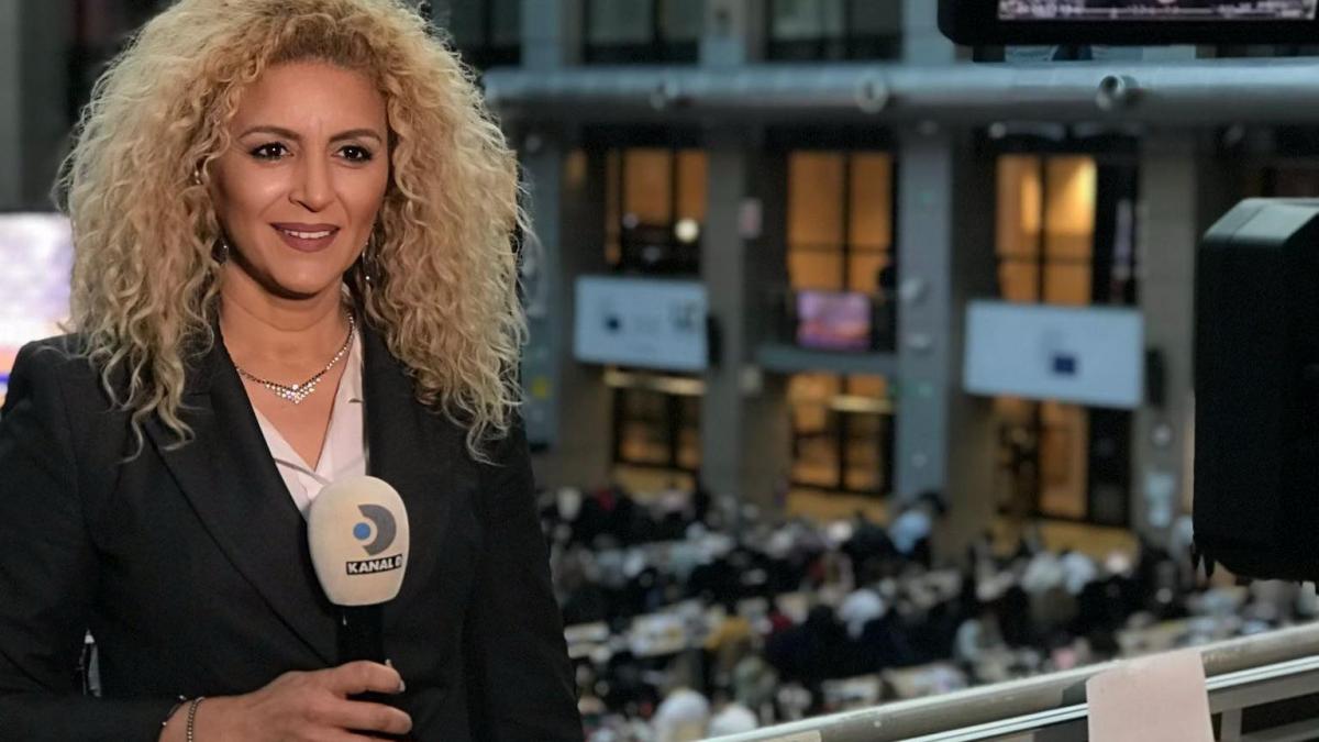 Nicoleta Drăgușin, legenda jurnalismului românesc, a murit la doar 46 de ani Nicoleta Drăgușin, una dintre cele mai respectate jurnaliste de la Știrile Kanal D, s-a stins din viață la vârsta de 46 de ani, lăsând în urmă o carieră impresionantă și un gol imens în peisajul jurnalistic românesc