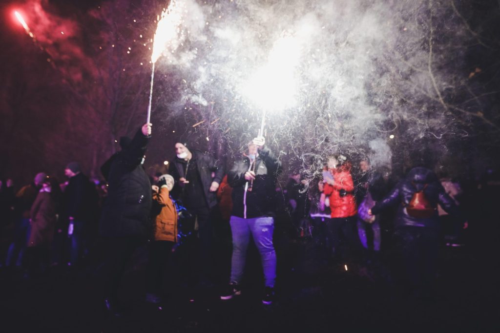 Tragedie de Anul Nou: Doi adolescenți și-au pierdut viața din cauza artificiilor în Bielefeld Doi tineri de 18 ani au murit în urma unor accidente tragice provocate de artificii făcute acasă, în orașul german Bielefeld, în noaptea de Revelion