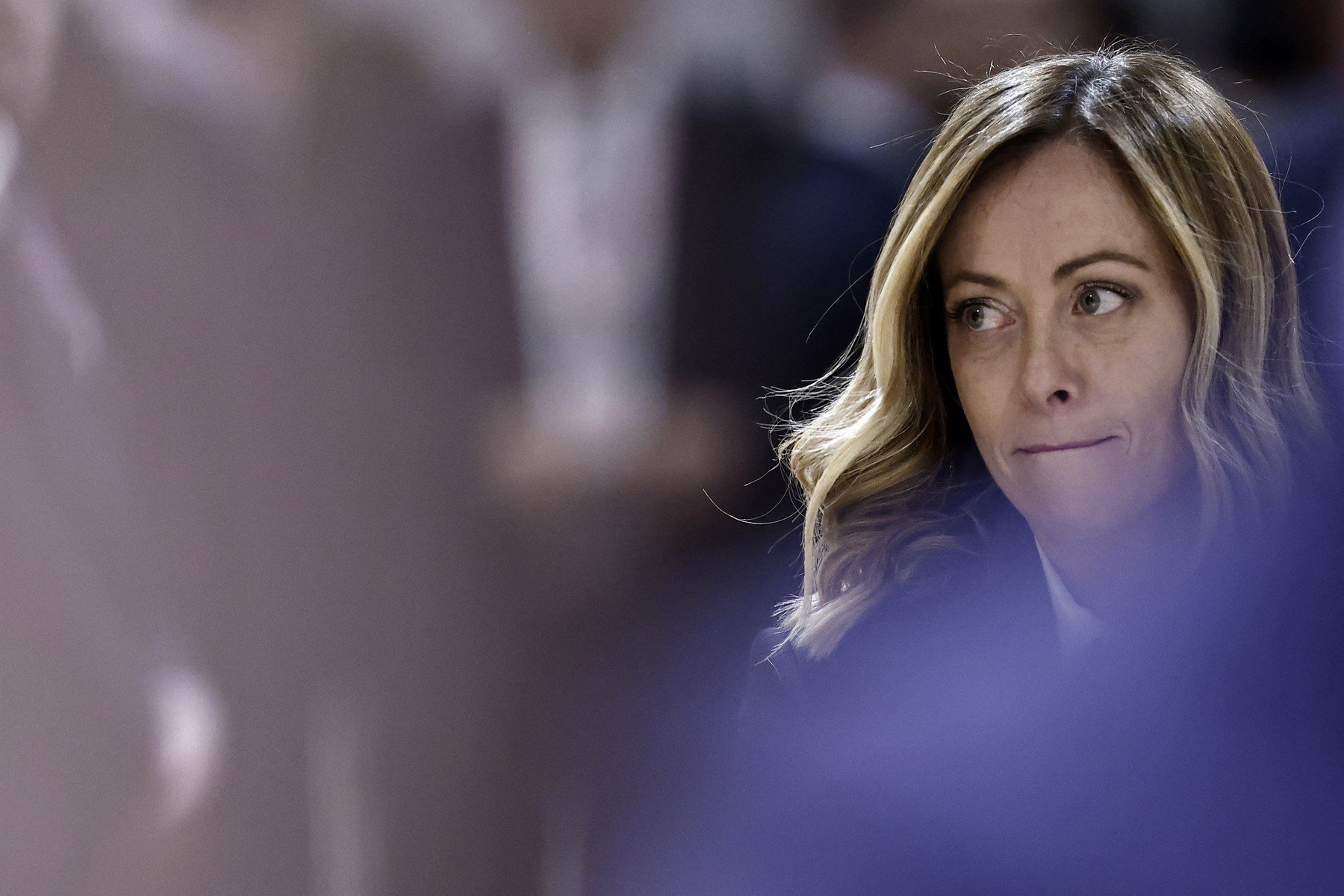 Italia adoptă o poziție „violenta și clară” față de intervenția militară din Venezuela Premierul italian Giorgia Meloni a făcut o declarație surprinzătoare sâmbătă, exprimându-și sprijinul pentru recentele operațiuni militare ale Statelor Unite în Venezuela