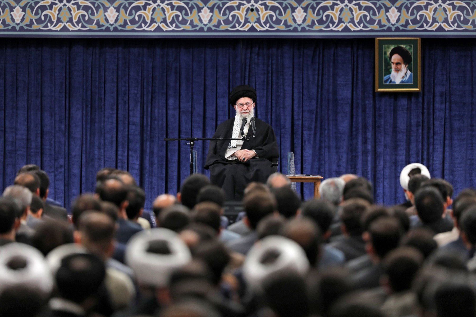 Khamenei admite dificultățile economice din Iran, dar avertizează împotriva “revoltelor” Liderul suprem al Iranului, ayatollahul Ali Khamenei, a făcut declarații importante în contextul intensificării protestelor masive și al dificultăților economice ce zguduie țara