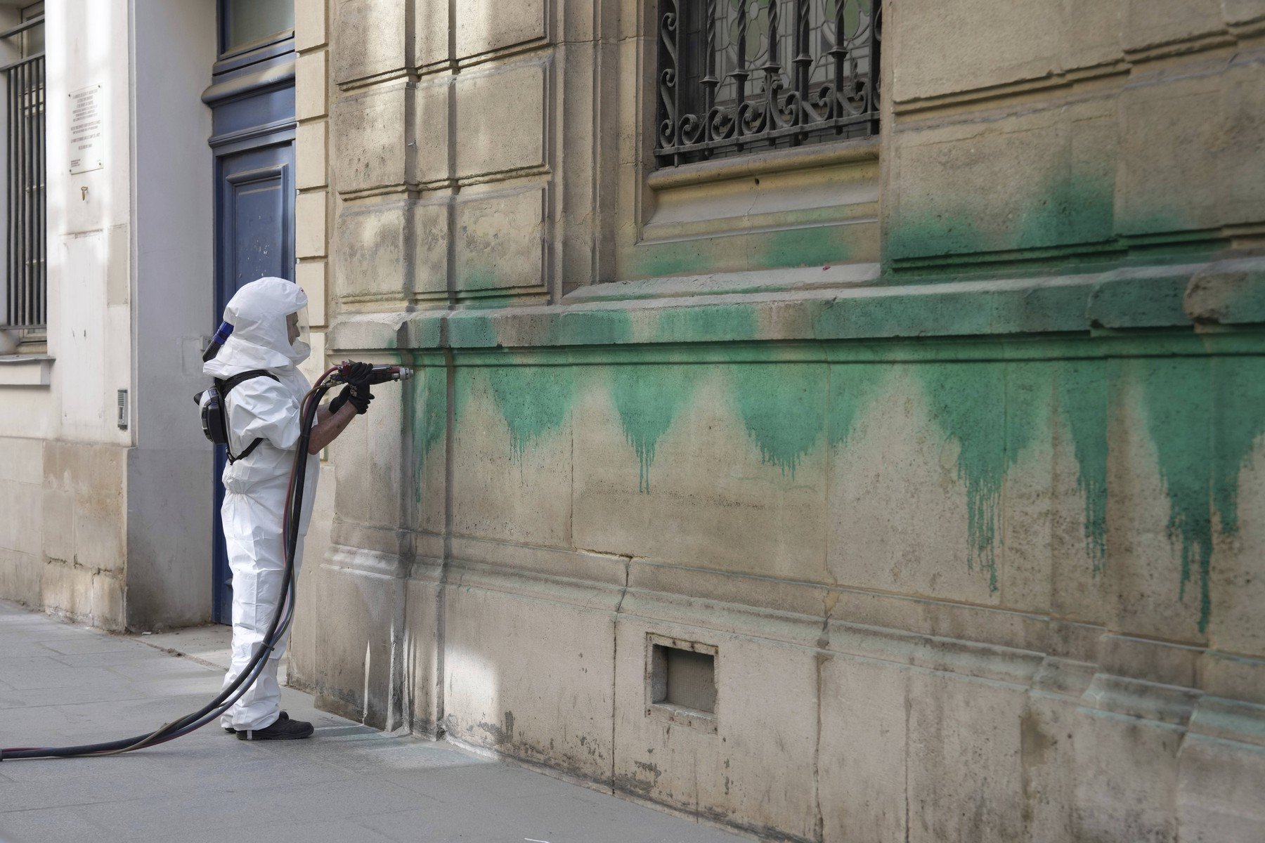 Europa se confruntă cu provocări majore în lupta împotriva antisemitismului, iar contrastul dintre intențiile oficiale și realitatea de pe teren devine tot mai clar, potrivit unui raport recent publicat de Agenția pentru Drepturi Fundamentale a Uniunii Europene (FRA)