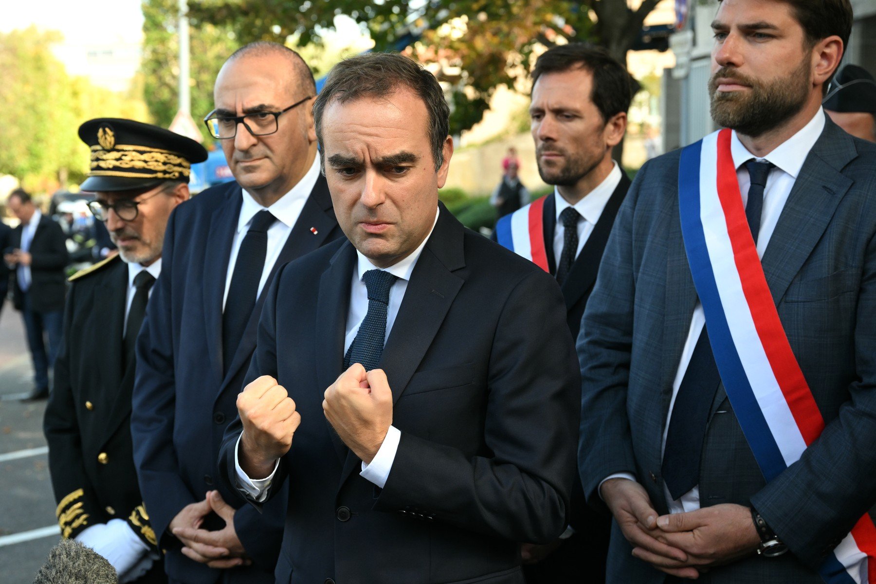 Guvernul francez se află în pericol, iar planurile pentru alegerile legislative din primăvară sunt în trazit Guvernul condus de premierul Sébastien Lecornu se află în fața unei situații de criză politică fără precedent în Franța, pe fondul amenințării cu moțiuni de cenzură în Parlament