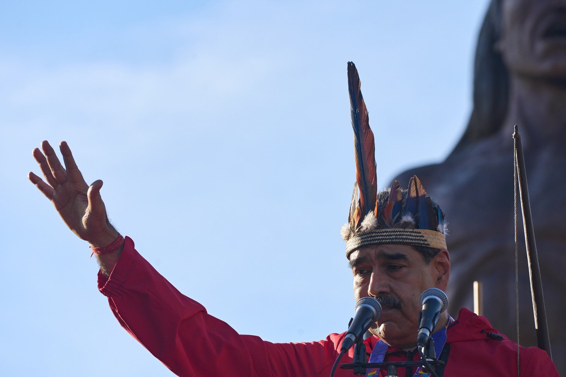 Venezuela acuză SUA pentru incidentul cu Nicolas Maduro, în timp ce Washington-ul justifică acțiunea ca fiind necesară pentru securitate Tensiunile dintre Venezuela și Statele Unite au escaladat brusc, după ce președintele venezuelean, Nicolas Maduro, a fost evacuat din țară într-un mod ce a ridicat multe semne de întrebare, iar oficialii de la Caracas acuză administrația de la Washington de implicare directă în ceea ce consideră a fi o tentativă de răpire sau chiar de răsturnare