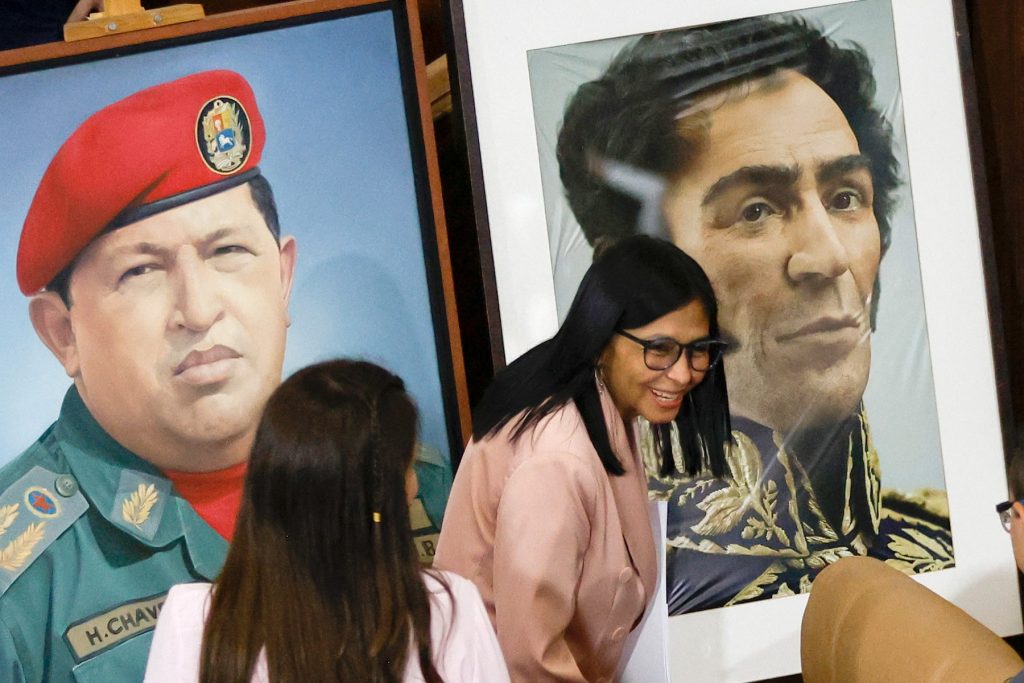Venezuela în criză diplomatică: afirmațiile contradictorii despre legitimitatea președinției Criza politică din Venezuela a escaladat sâmbătă într-un nou scandal internațional, după ce oficiali americani și reprezentanți ai regimului de la Caracas și-au lansat acuzații și declarații spectaculoase despre situația leadershipului venezuelan
