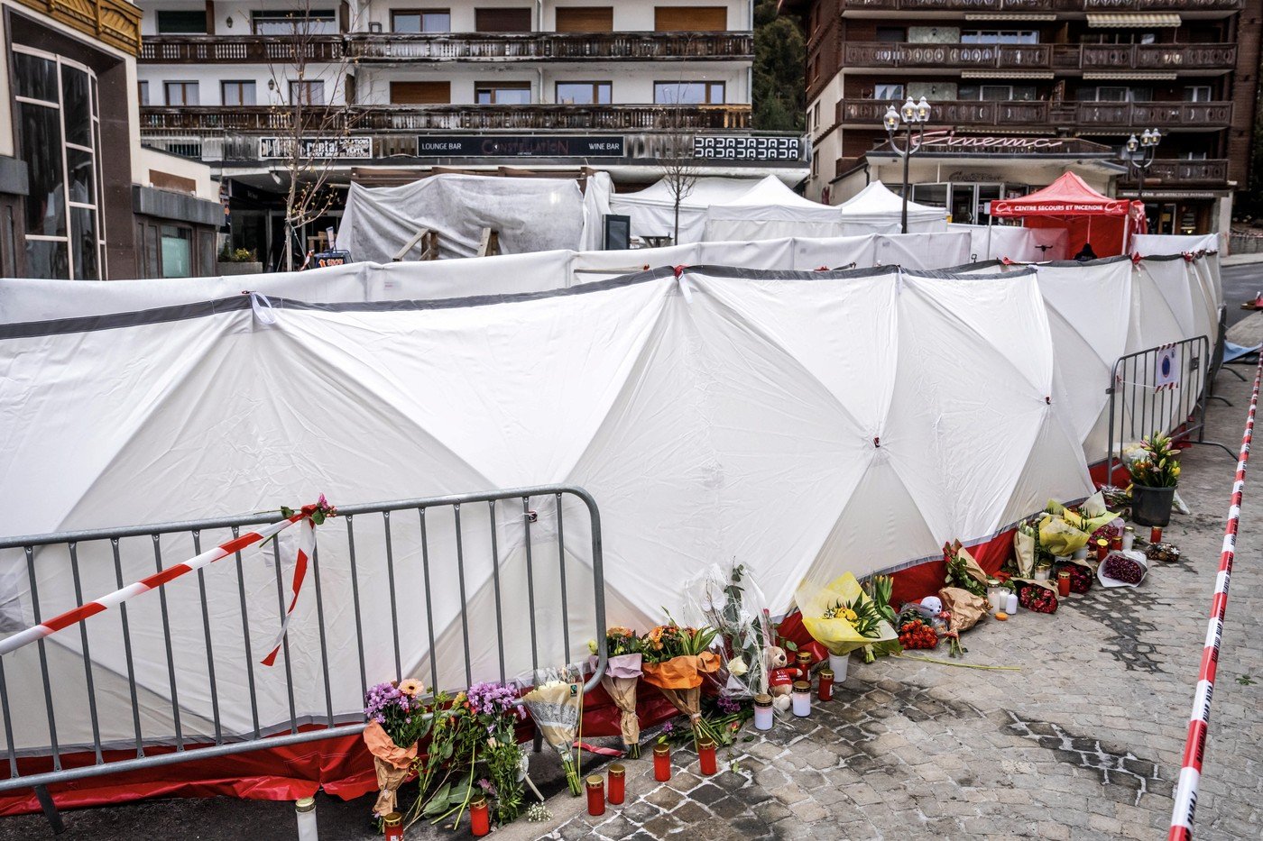 Tragedie în stațiunea elvețiană Crans-Montana: Incendiul de la barul „Le Constellation” face 40 de victime Un incendiu devastator a izbucnit în noaptea dintre ani la barul „Le Constellation” din stațiunea de schi Crans-Montana, provocând moartea a cel puțin 40 de persoane și rănirea altor 119