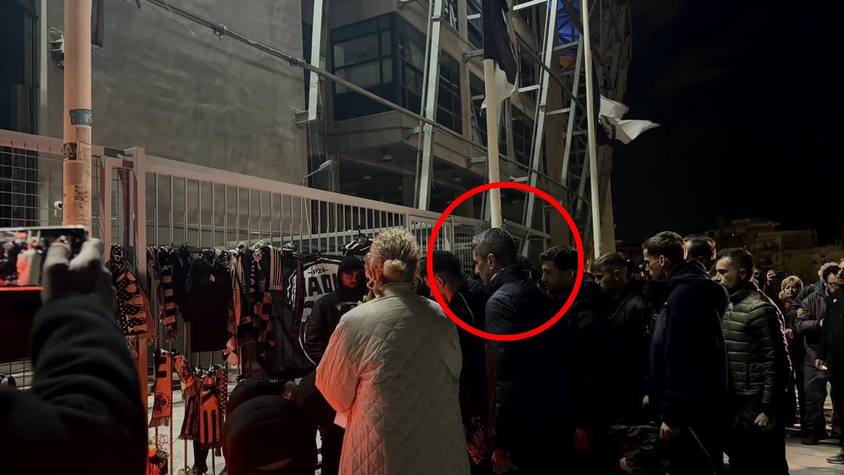 Doliu în fotbalul european: Șapte suporteri ai lui PAOK Salonic, victimele unui accident tragic în România Marți, o tragedie zguduitoare a îndoliat comunitatea sportivă europeană, după ce șapte suporteri ai echipei grecești PAOK Salonic au murit într-un grav accident de circulație pe o șosea din România