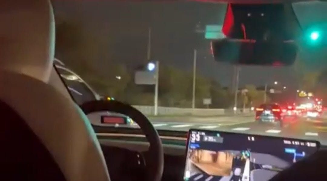 robotaxi.jpg - ReactiveNews