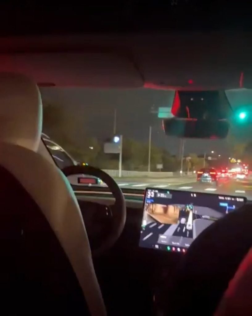 Tesla prevede milioane de robo-taxiuri pe drum până în 2026, în timp ce Waymo vizează extinderea în Europa Proiectele pentru vehicule autonome au devenit astăzi un adevărat punct de cotitură în industria auto și tehnologică
