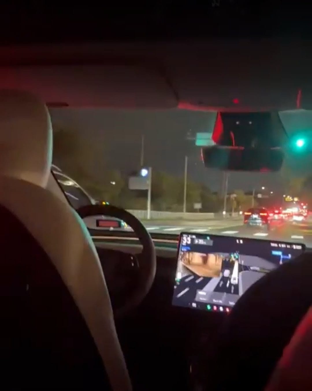 Tesla prevede milioane de robo-taxiuri pe drum până în 2026, în timp ce Waymo vizează extinderea în Europa Proiectele pentru vehicule autonome au devenit astăzi un adevărat punct de cotitură în industria auto și tehnologică