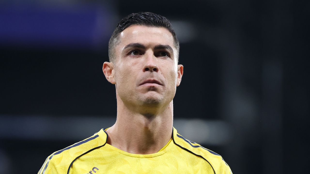 Cristiano Ronaldo, o seară de coșmar în Al-Clasico: echipa sa, Al Nassr, înfruntă o umilință Cristiano Ronaldo a trăit o seară de neuitat, dar din motive total neplăcute, în cadrul marelui Al-Clasico din Saudi Pro League