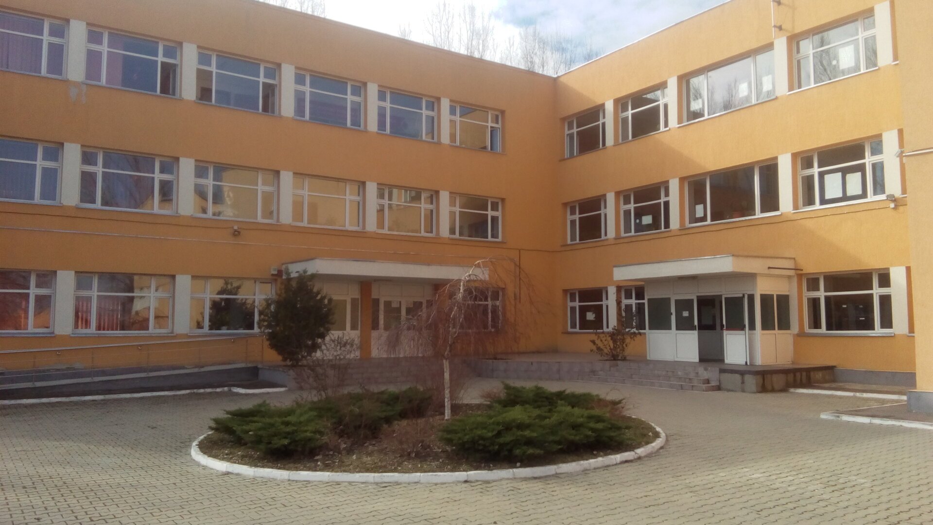 Primăria Sectorului 3 a anunțat din nou intenția de a majora bugetul pentru renovarea Liceului Tehnologic „Dragomir Hurmuzescu”, în contextul unor ajustări financiare successive