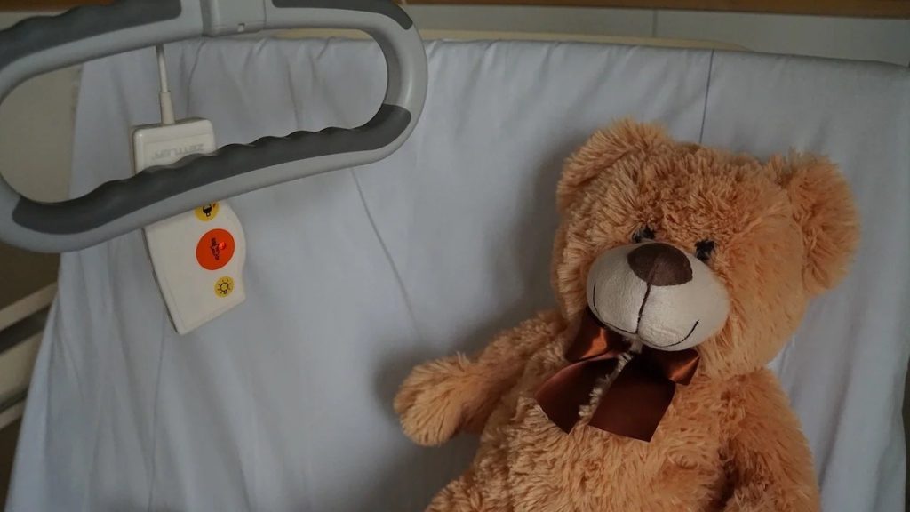 Tragedie nerezolvată la Sibiu: un proces penal vechi de aproape un deceniu reîncepe în instanțele locale Un caz zguduitor din media românească, legat de pierderea prematură a unui copil, revine în prim-plan după aproape 13 ani